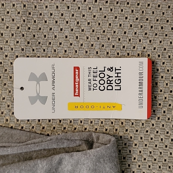 NWT UNDER ARMOUR Semi-Fitted Gray V-Neck Short Skeeve Tee Size:M - Picture 9 of 10